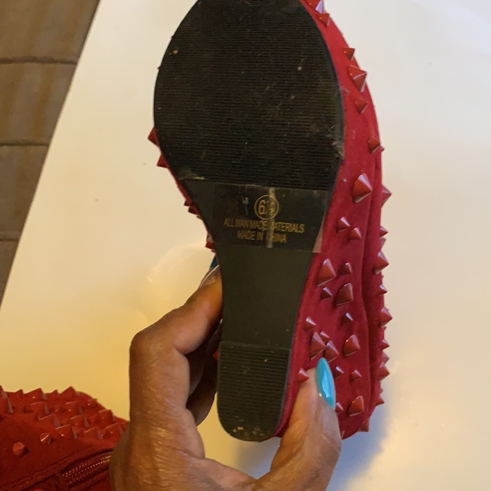 Red Heels - Picture 4 of 4